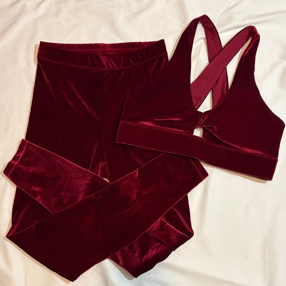 Fabletics Red Velvet Velour Oasis Twist Sports Bra + Emma Leggings Matching Set